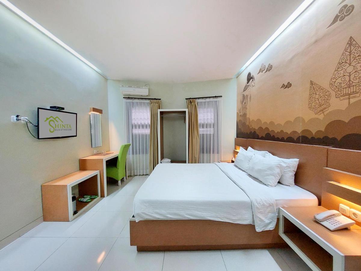 Shinta Guesthouse Malang Eksteriør billede