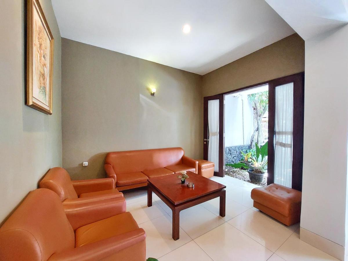 Shinta Guesthouse Malang Eksteriør billede