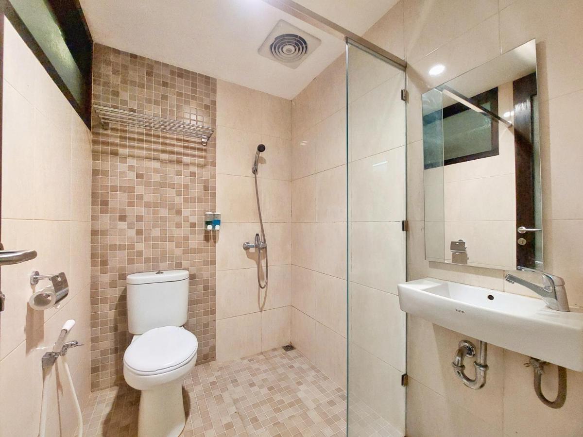 Shinta Guesthouse Malang Eksteriør billede