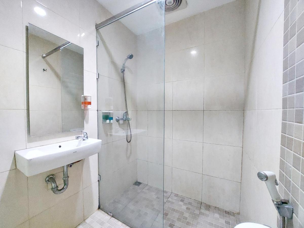 Shinta Guesthouse Malang Eksteriør billede