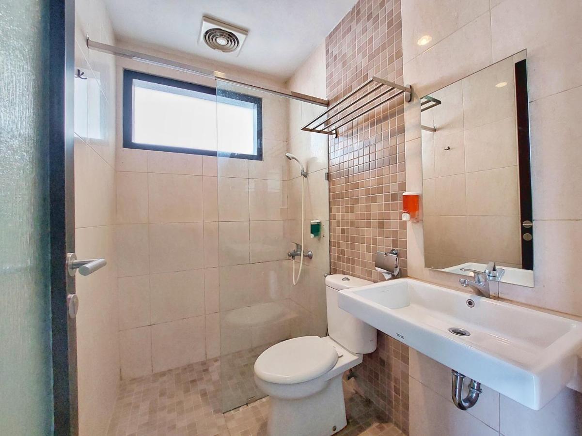 Shinta Guesthouse Malang Eksteriør billede