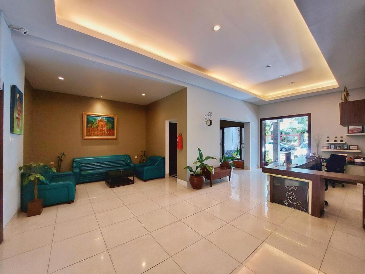 Shinta Guesthouse Malang Eksteriør billede
