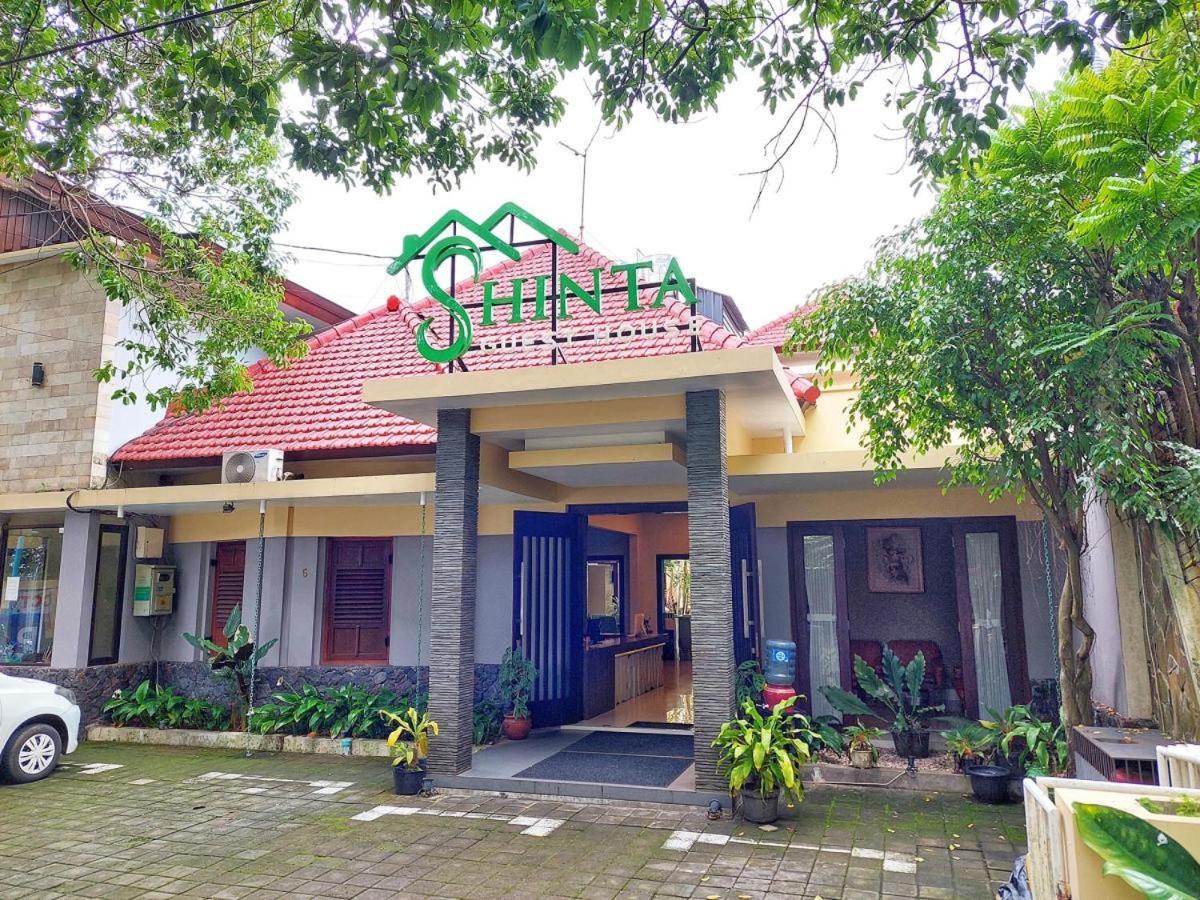Shinta Guesthouse Malang Eksteriør billede