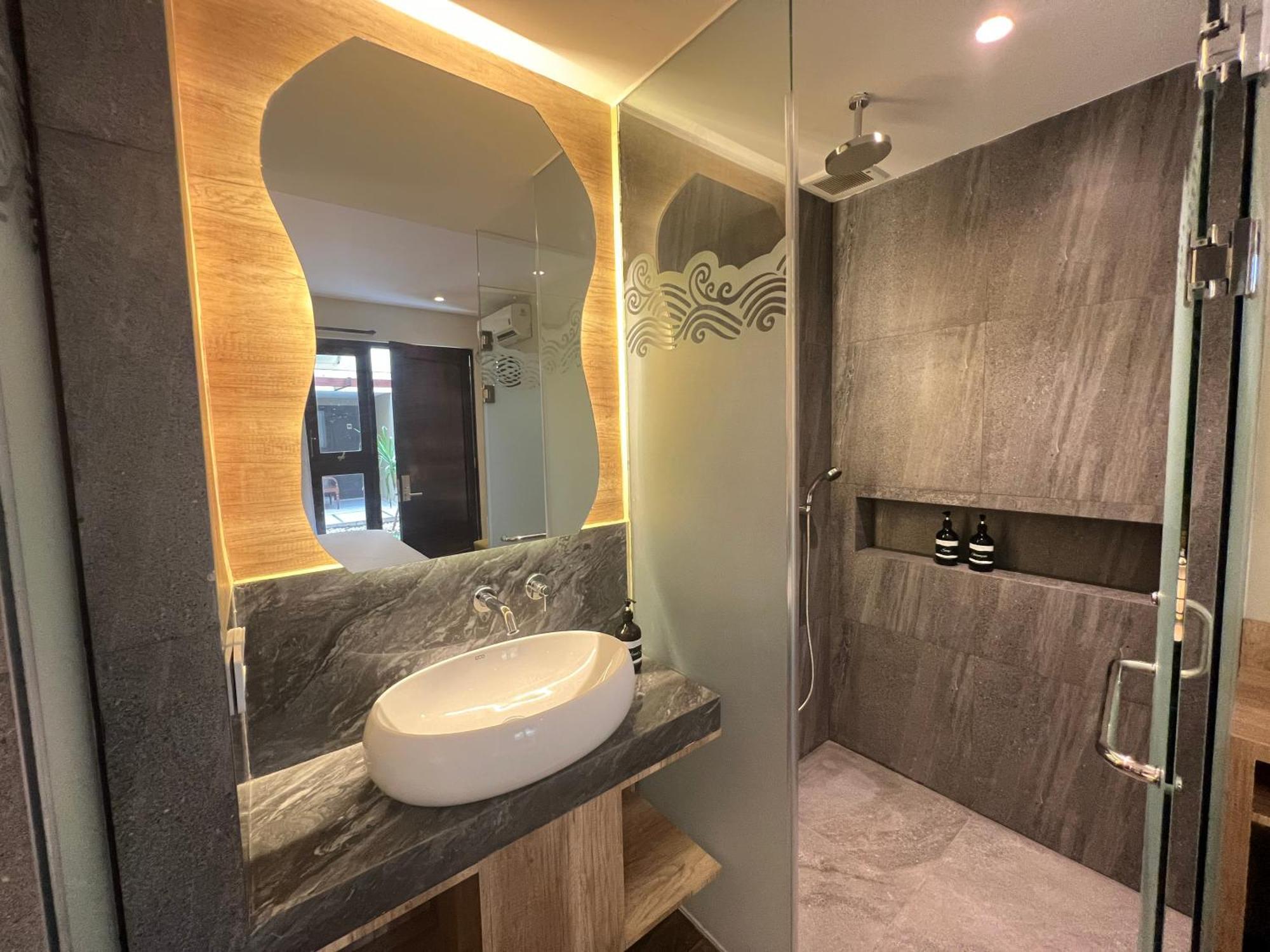 Shinta Guesthouse Malang Eksteriør billede