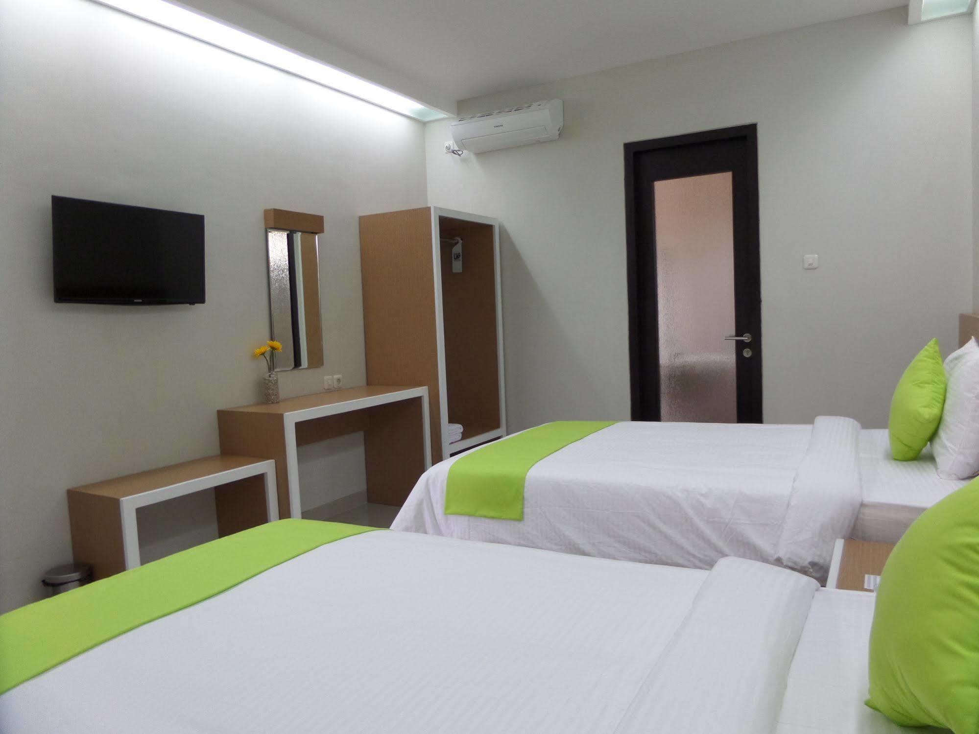 Shinta Guesthouse Malang Eksteriør billede