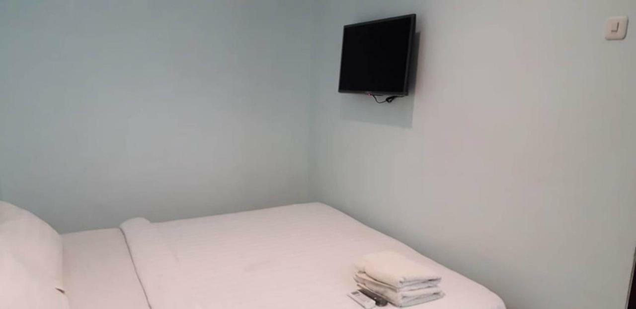Shinta Guesthouse Malang Eksteriør billede